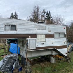 FREE CAMPER MUST COME PICKUP