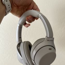Sony WH-1000XM3 Wireless Noise canceling Headphone