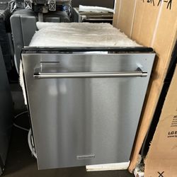 KITCHEN AID STAINLESS STEEL DISHWASHER 