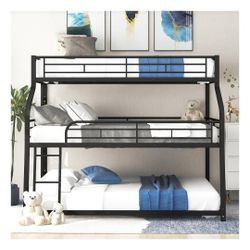 Triple bunk bed
