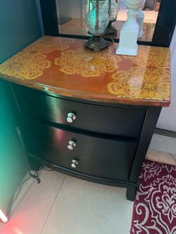 Singular nightstand