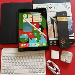 Apple IPad 8th Generation (10.2” Retina /Latest iOS 26/ 2020 model) 32GB with stylus pen, keyboard & Accessories