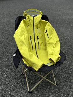 Arc'teryx Alpha Sv 7th generation windproof and waterproof jacket, unisex, rock green