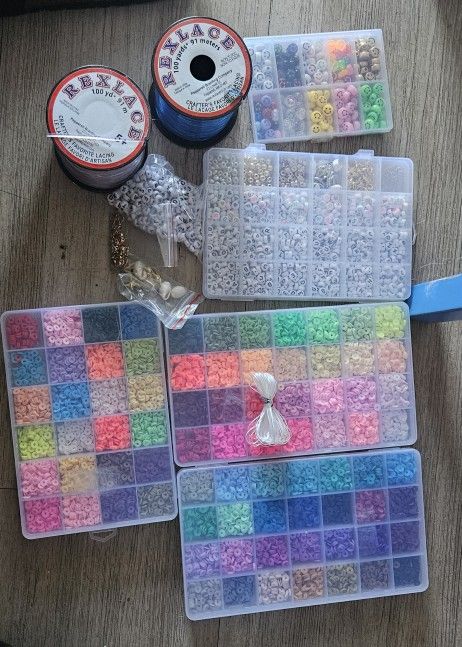 All Kinds Of Beads To Make Necklaces, Anklets Or Bracelets