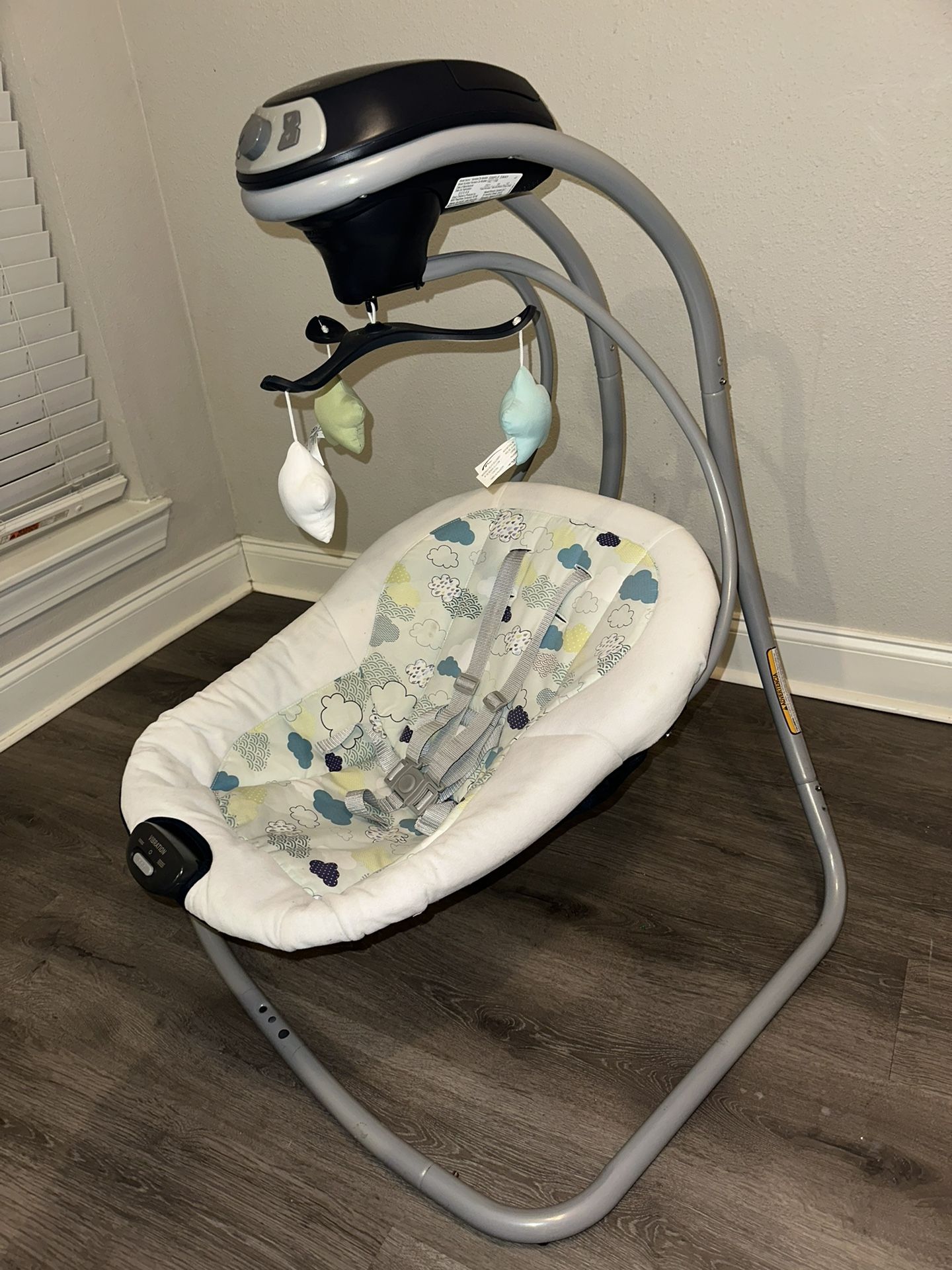 Graco Baby Swing w/ Music, Vibration Mode & Star Mobile