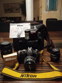 Deluxe Nikon N2020 AF Camera Set-MINT!