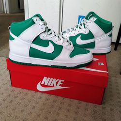 Nike Dunk Lucky Green 