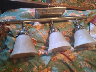 Light fixtures (2)