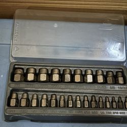 Snap-on Tools 25 pc Multispline Screw Extractor Set Includes 1/8-7/8" extractors in a storage tray