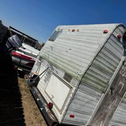Bumper pull camper