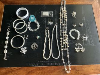 20 Pieces Of Costume Jewelry. Mostly Silver Tone White & Clear One Signed cookie lee One 925 Clasp Lot #6