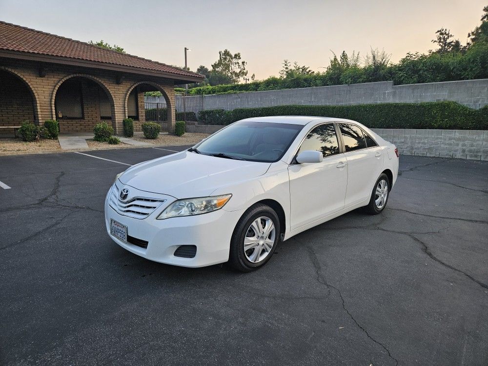 2011 TOYOTA CAMRY SPORT, 30 MPG, 4, CYL, CLEAN TITLE, SMOG,NAV,BT,2026 APRIL TAG