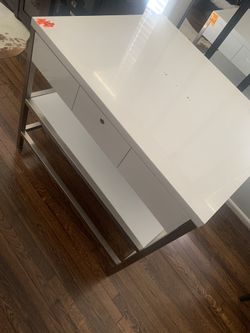 Furniture/ Table