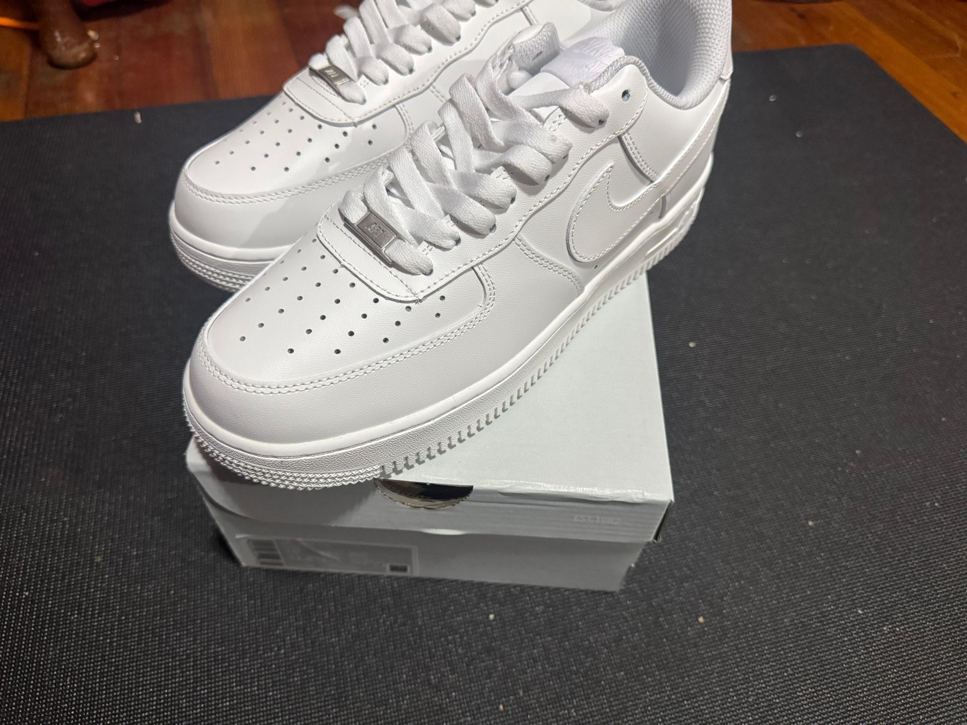Air Forces White (Size 10) 