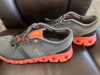 Men’s On Cloud Shoes Size 10