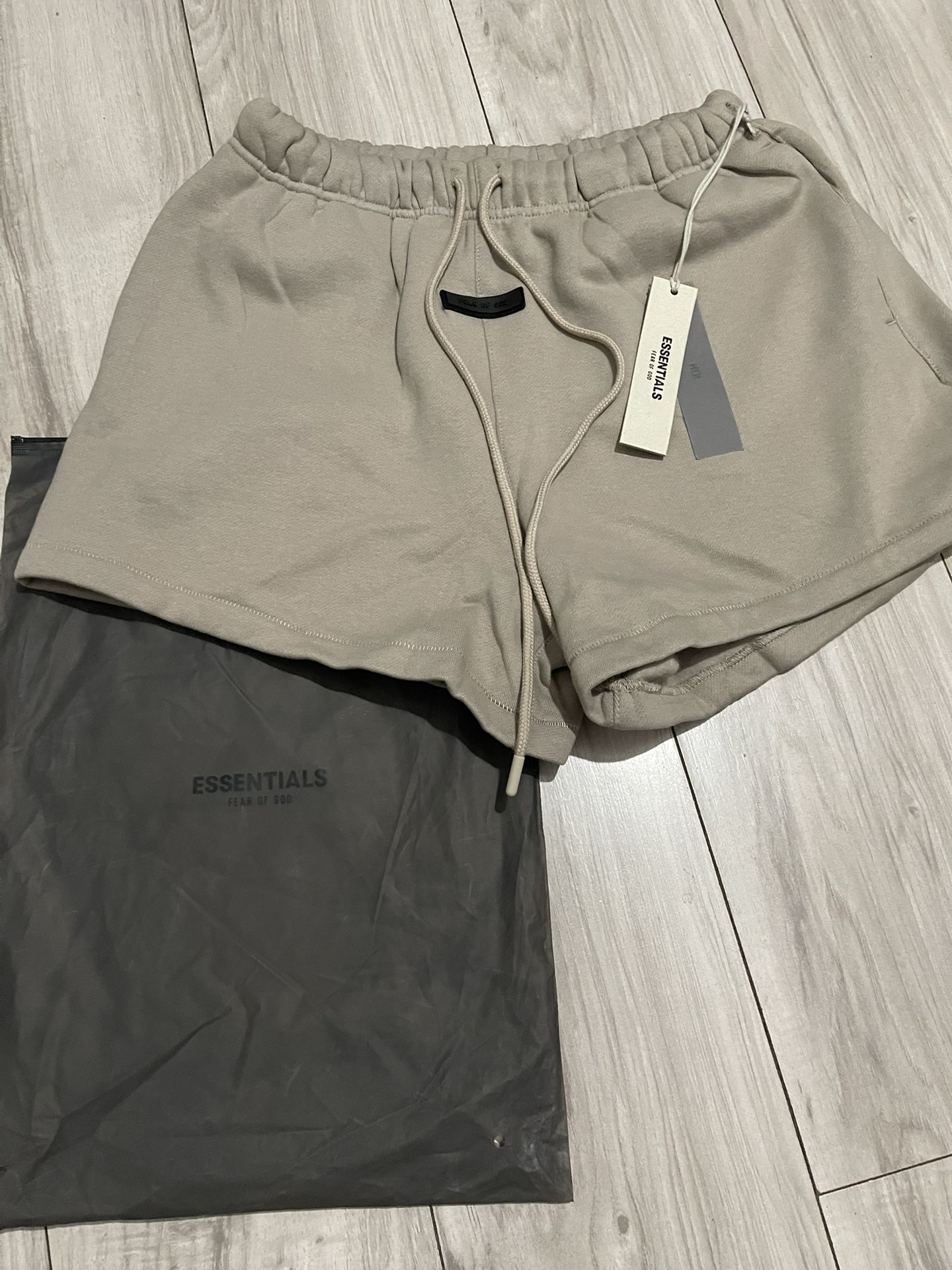 ✨New Fear Of God Essential Shorts 🩳
