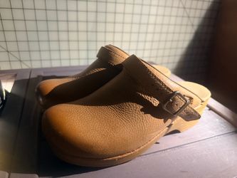 Nurse clogs like new