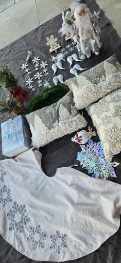 Complete Luxury Silver, White & Grey " Winter Wonderland " Christmas Decor Set