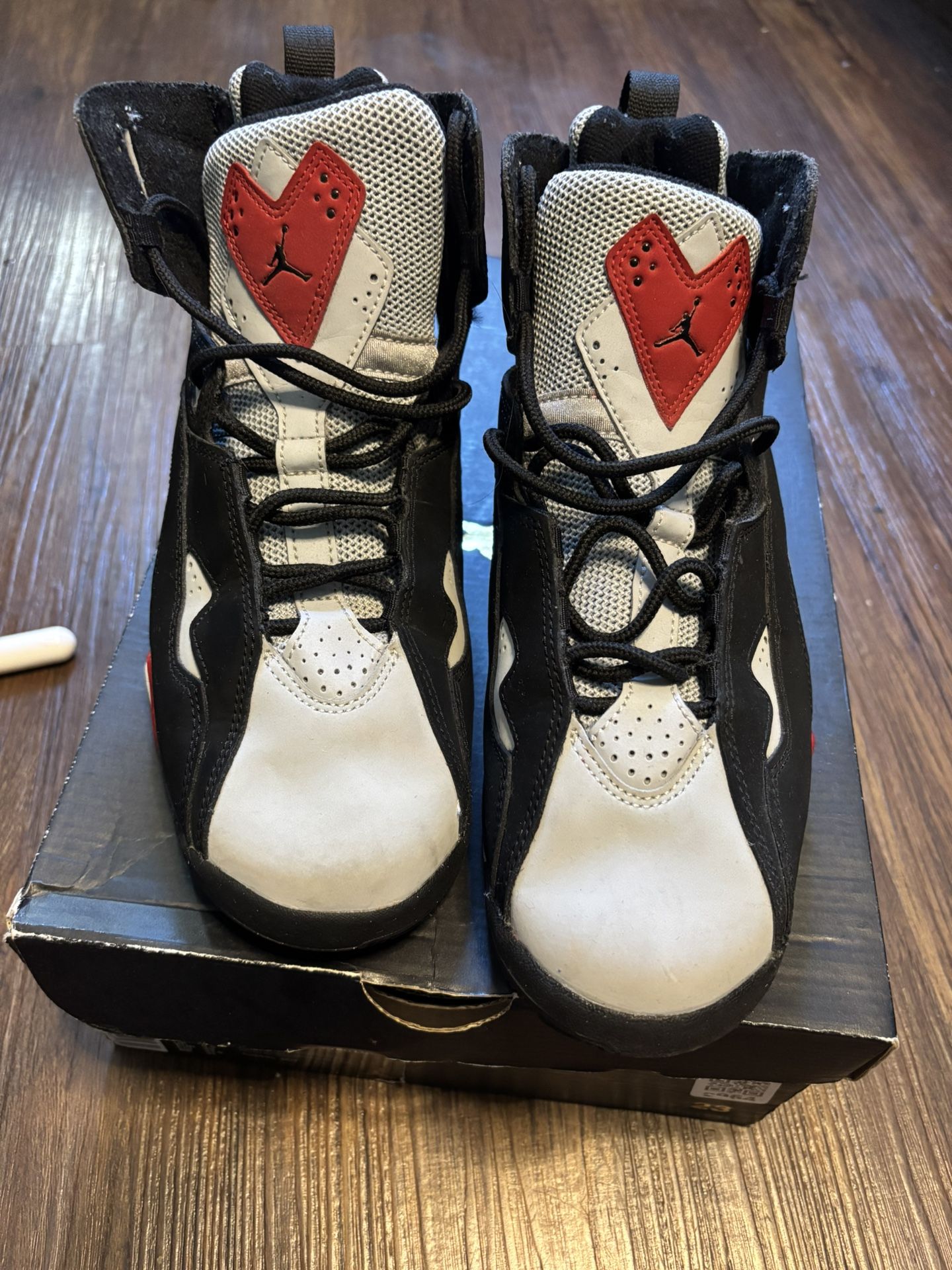Jordan True Flight Size 7 ( Hidden Gem)