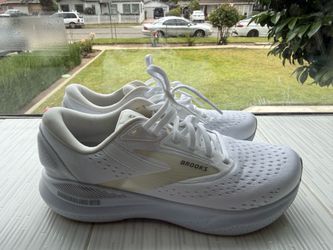 Brooks GTS 24 shoes size 9.5
