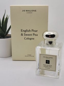 Jo Malone London 

English Pear & Sweet Pea Cologne

1.7 fl ⭐️