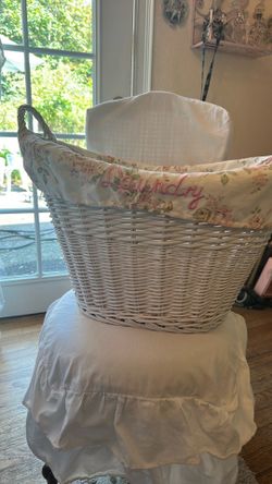 Rare Rachel Ashwell wicker hamper w liner