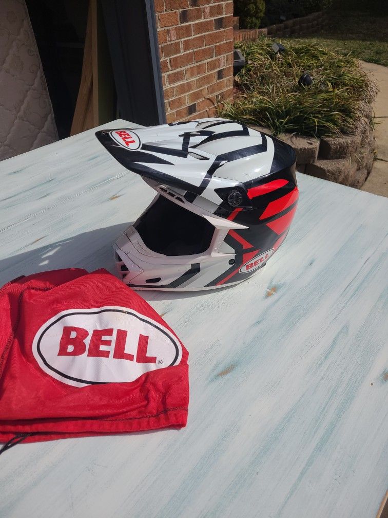 XL BELL HELMET