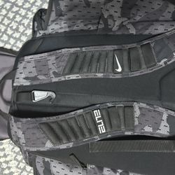 Nike Hoops Elite Pro Men's Basketball Backpack Black/Gray Camouflage