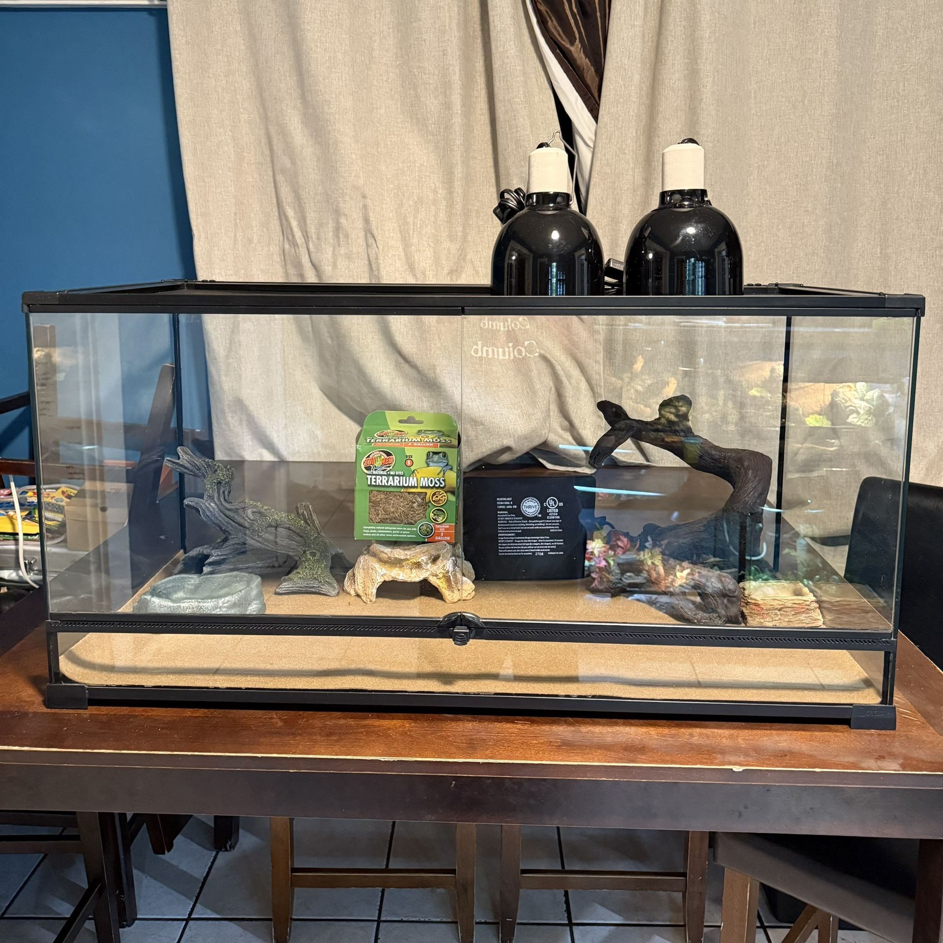 Like New 44 Gallon Repti Zoo Front Opening Reptile Terrarium/Tank! (36in Length x 16in Width x 18in Height)