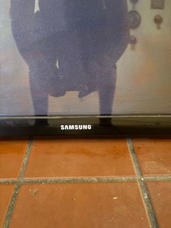 Samsung Flat Screen TV 43 inch