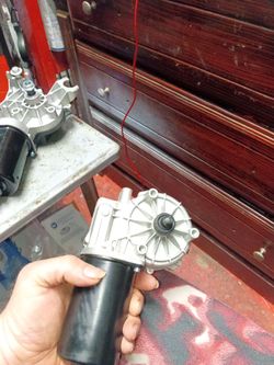 Windshield wiper motor