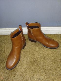 Size 6M women Tommy Hilfiger boots great condition