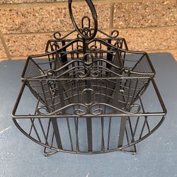 Plate’s, Napkins & Utensil Holder Like New