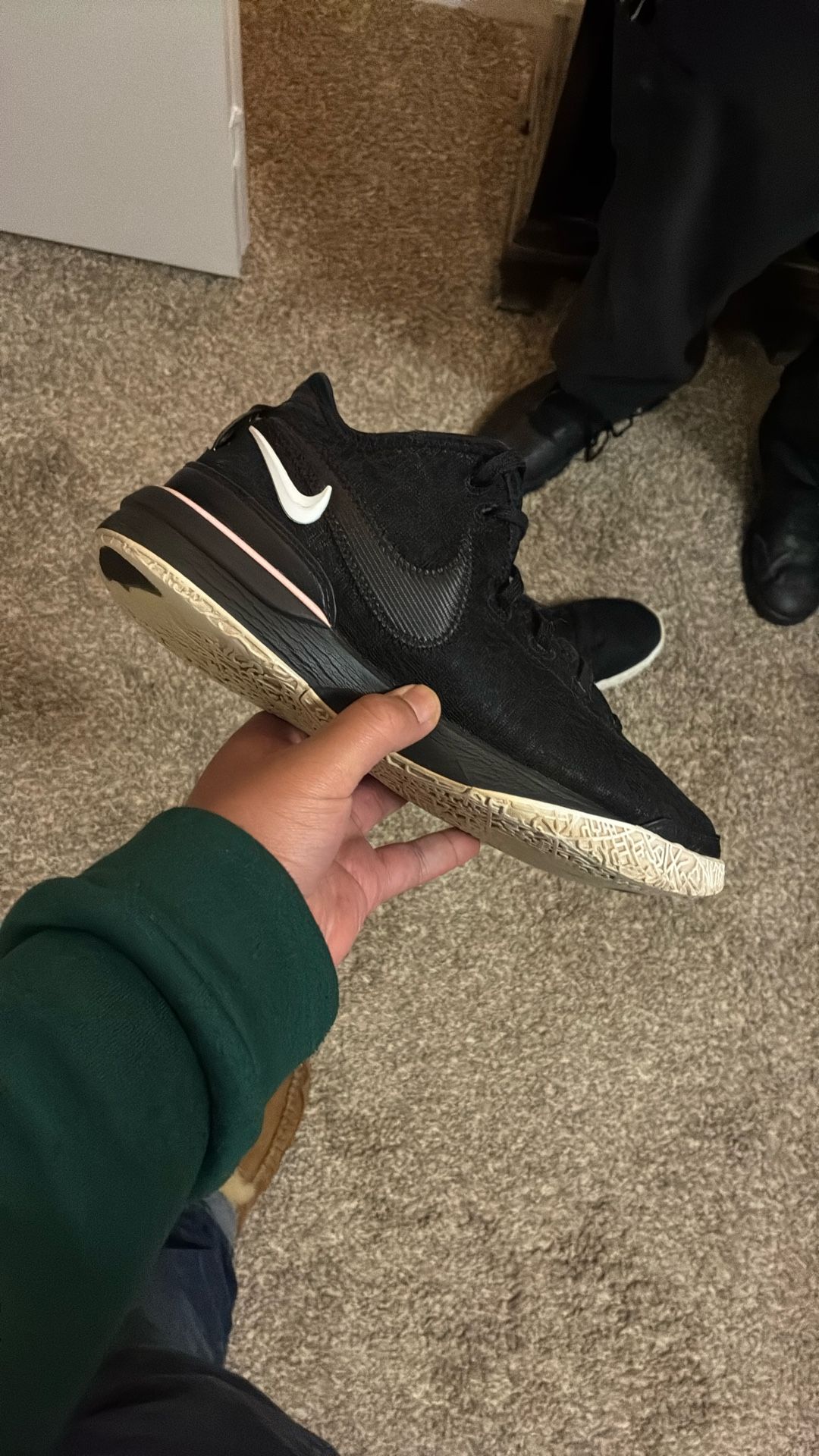 Nike LBJ, Black & White Size 9