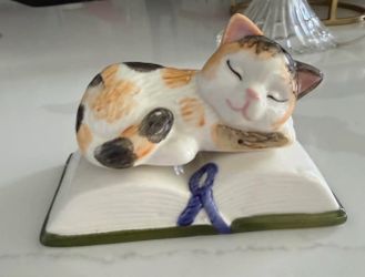 Ceramic Cat Book Salt Pepper Shakers Set from Cracker Barrel