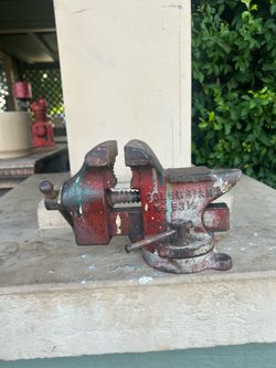 Friends don’t let Friends go to Harbor Freight; Vintage Colombian Red Arrow Swivel Table Vise in Glorious Beat Up Condition: