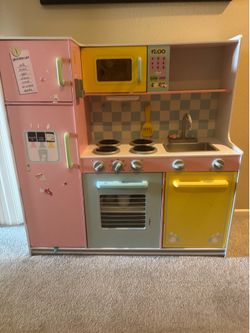 Play kitchen
