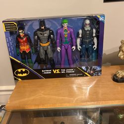 DC COMICS -BATMAN & ROBIN vs JOKER & MR FREEZE