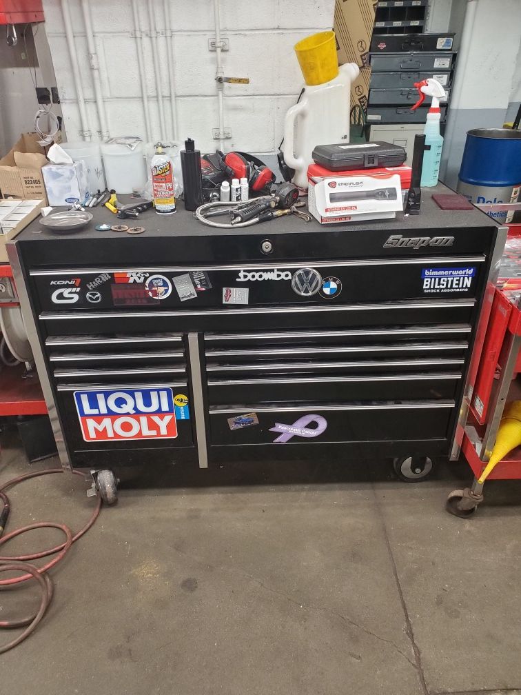 Snap on tool box filled with snap on and mac tools barely used