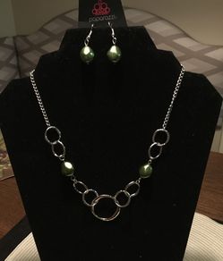 Lead Role Green Pearl Necklace