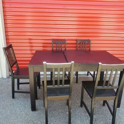 Very Nice Dining Table With 5 Chairs 