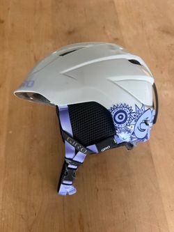 Giro Snowboard Snow Skiing Helmet XS- Small Almost New Condition