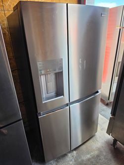 FRIGIDAIRE GALLERY STAINLESS STEEL COUNTER DEPTH 4 DOOR REFRIGERATOR small dents