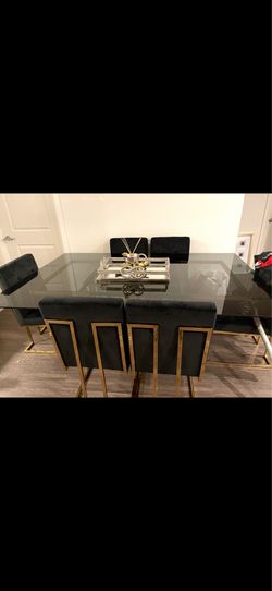 Table with 6 black chairs