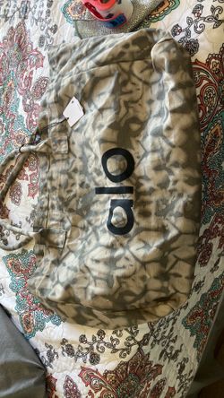 alo bag with the tag