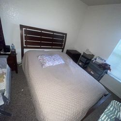 Queen bed With mattress And box spring