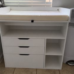 Baby changing table 