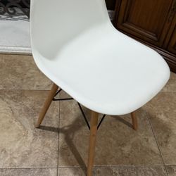 White Plastic Side Chair/desk chair with Wooden Legs