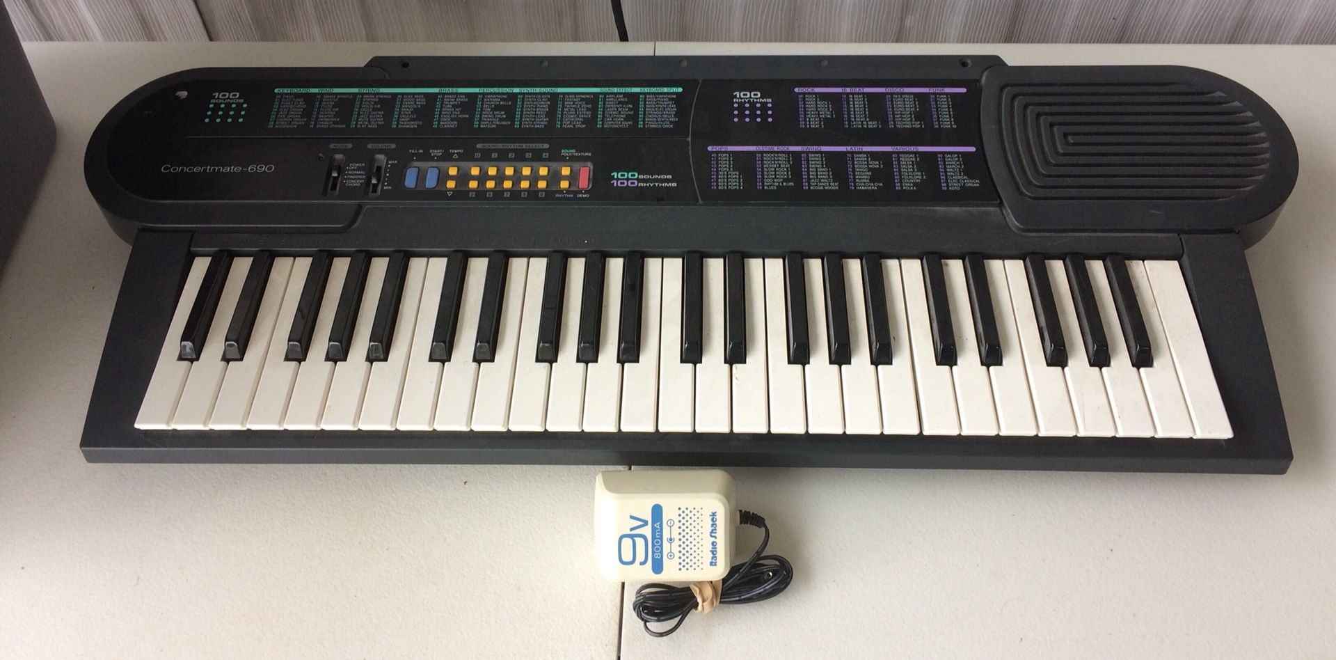 Radio Shack Concertmate-690 electronic keyboard piano