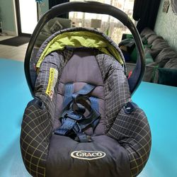 Graco baby car seat with rocking effect